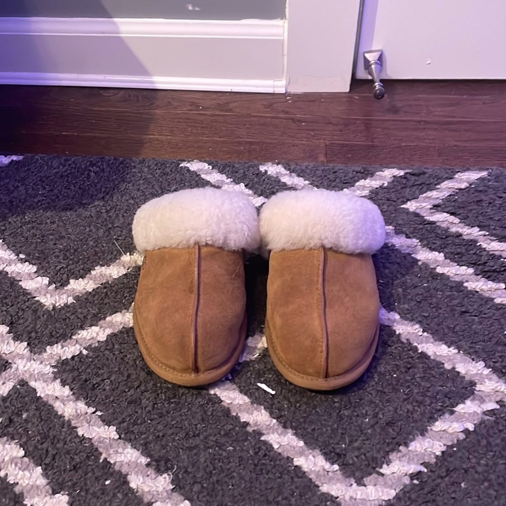 UGG Slippers size 6 women’s